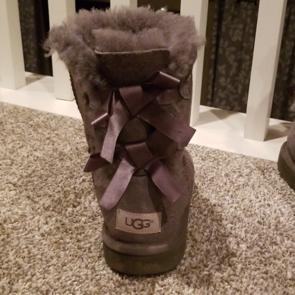 UGG Boots - Picture 3 of 4